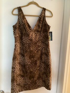 Jessica Howard Leopard Print V-Neck Midi Dress - Brown